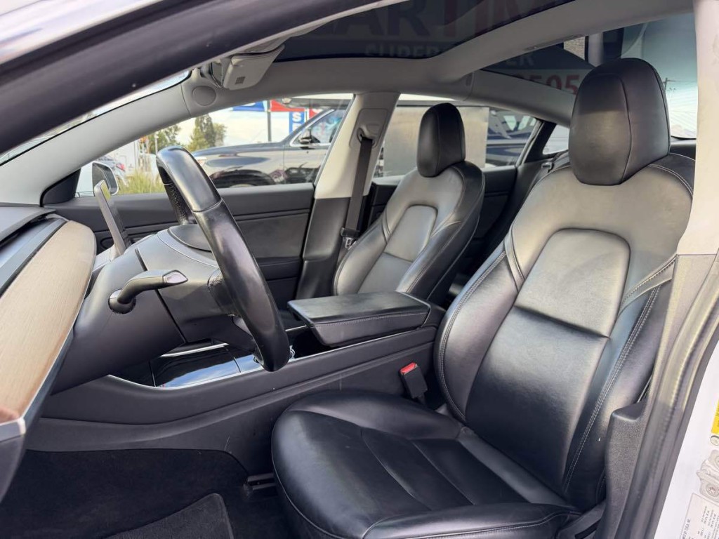 2019 Tesla Model 3 Image 12