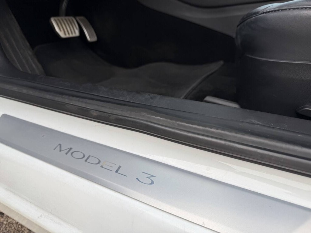 2019 Tesla Model 3 Image 14