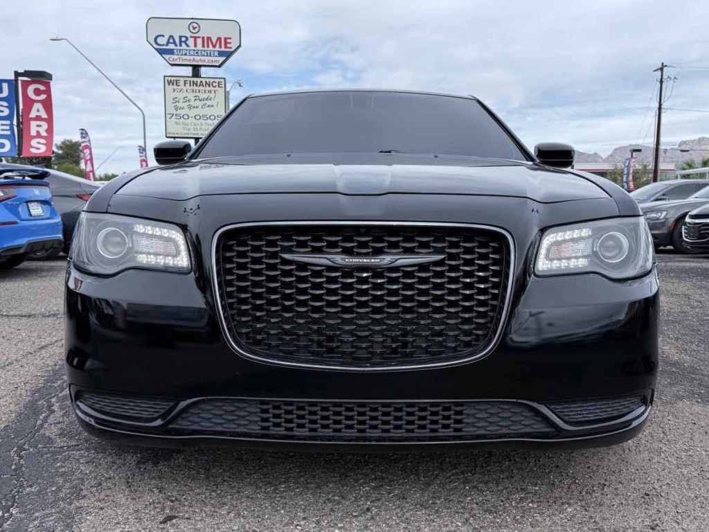 2022 Chrysler 300 Image 3