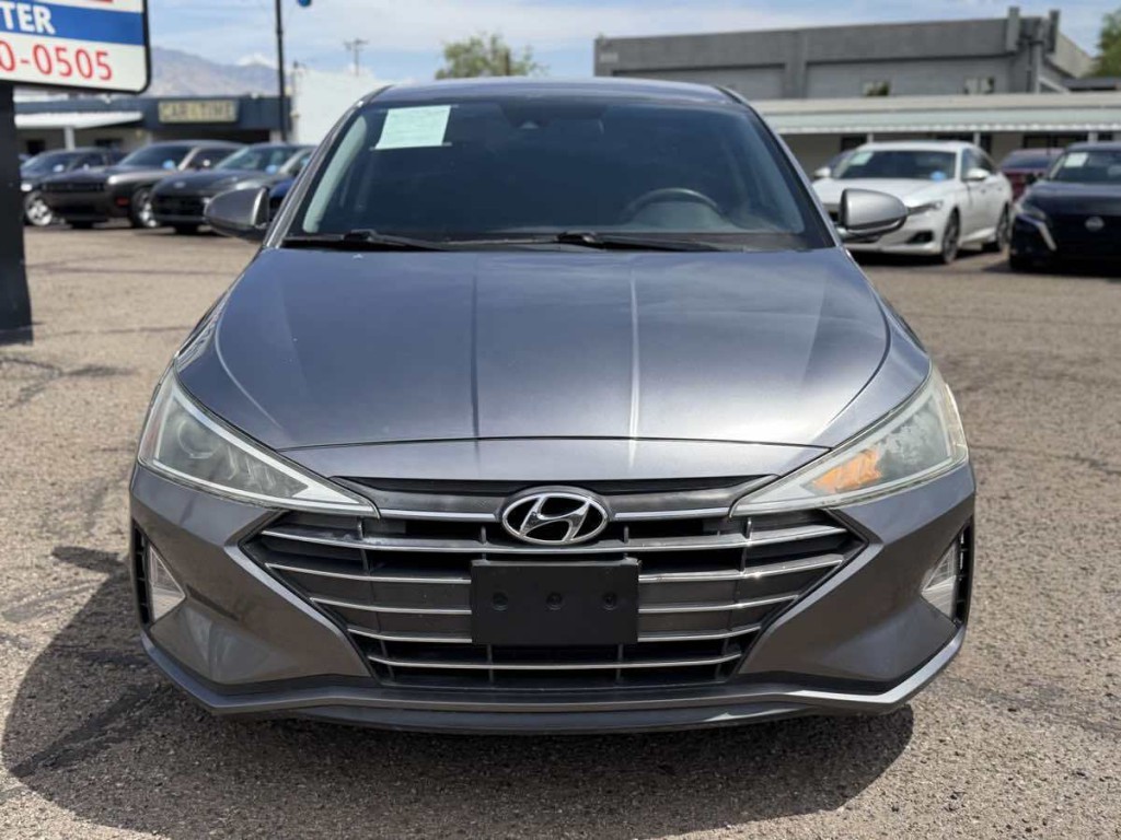 2019 Hyundai Elantra Image 2