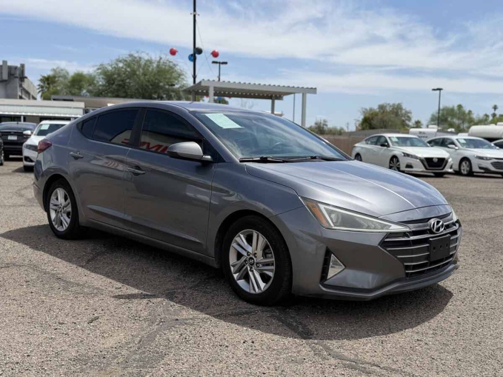 2019 Hyundai Elantra Image 3