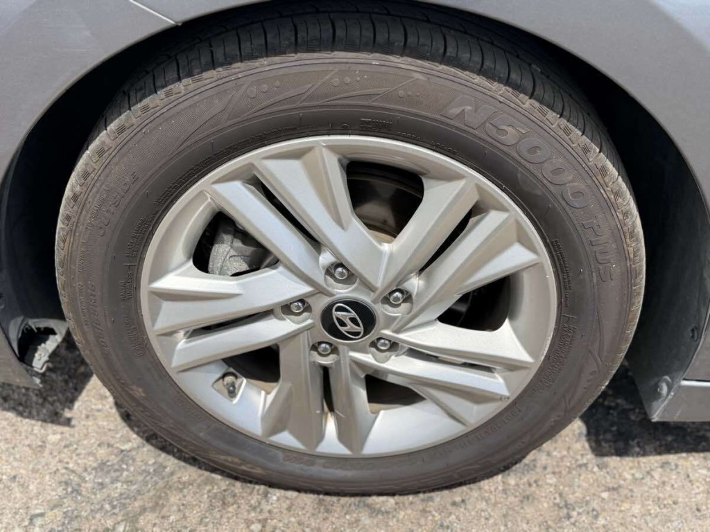 2019 Hyundai Elantra Image 5