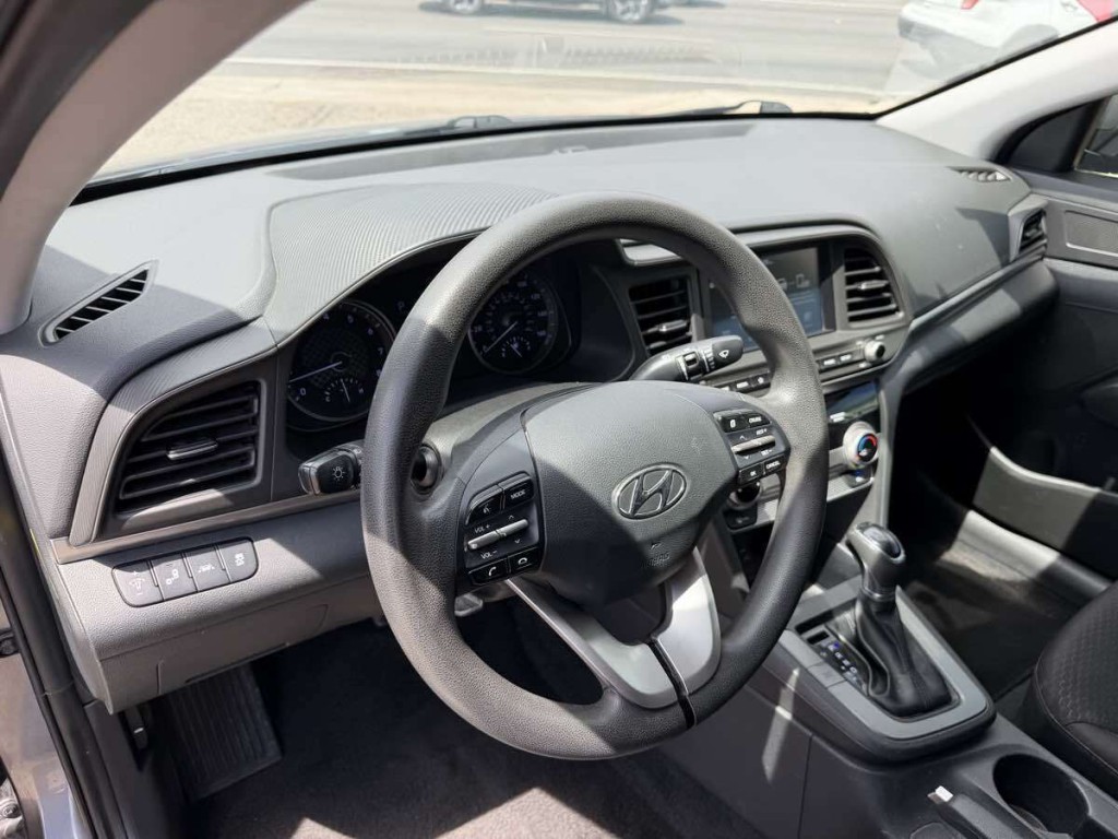 2019 Hyundai Elantra Image 7