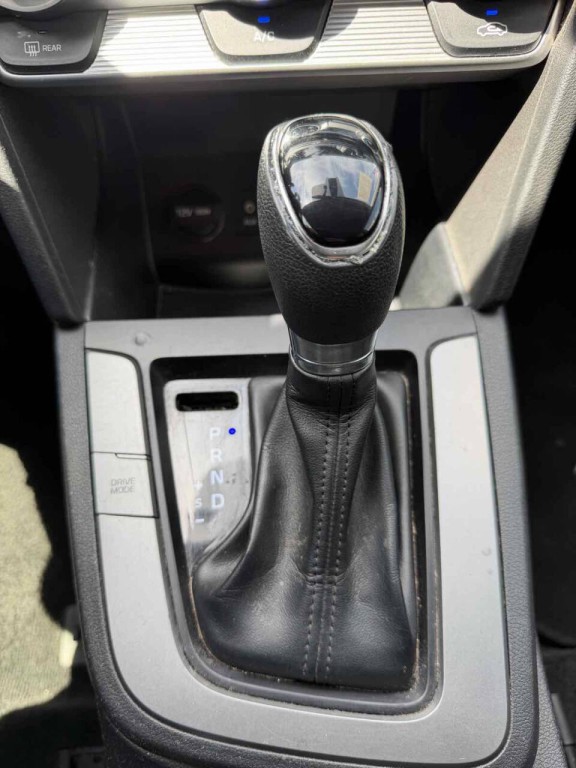 2019 Hyundai Elantra Image 12
