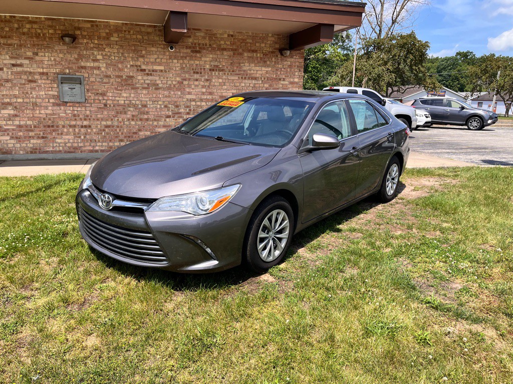 2016 Toyota Camry Image 1