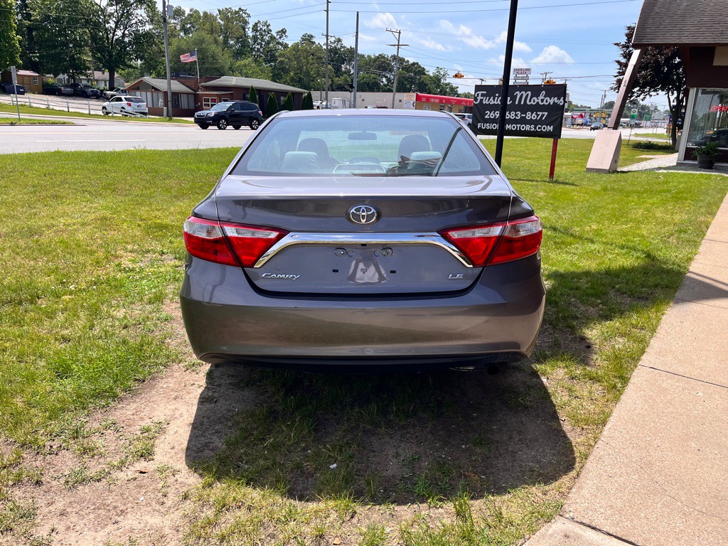 2016 Toyota Camry Image 5