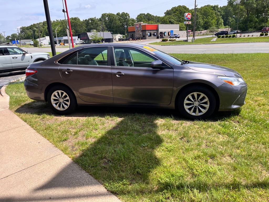 2016 Toyota Camry Image 7