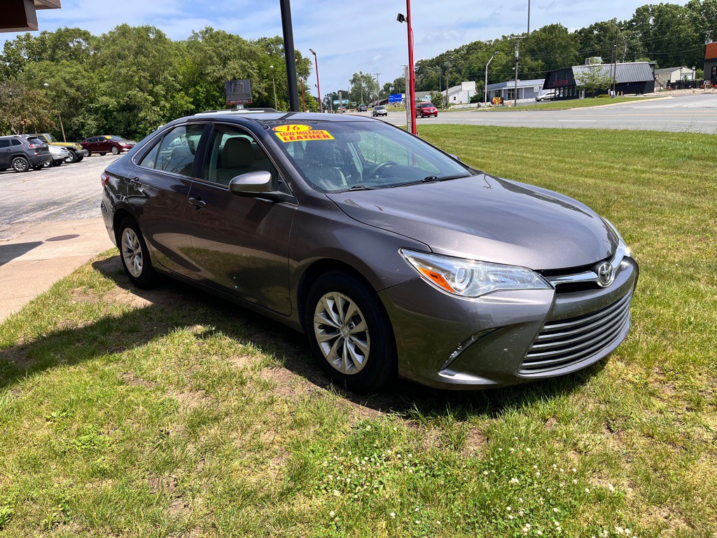 2016 Toyota Camry Image 8