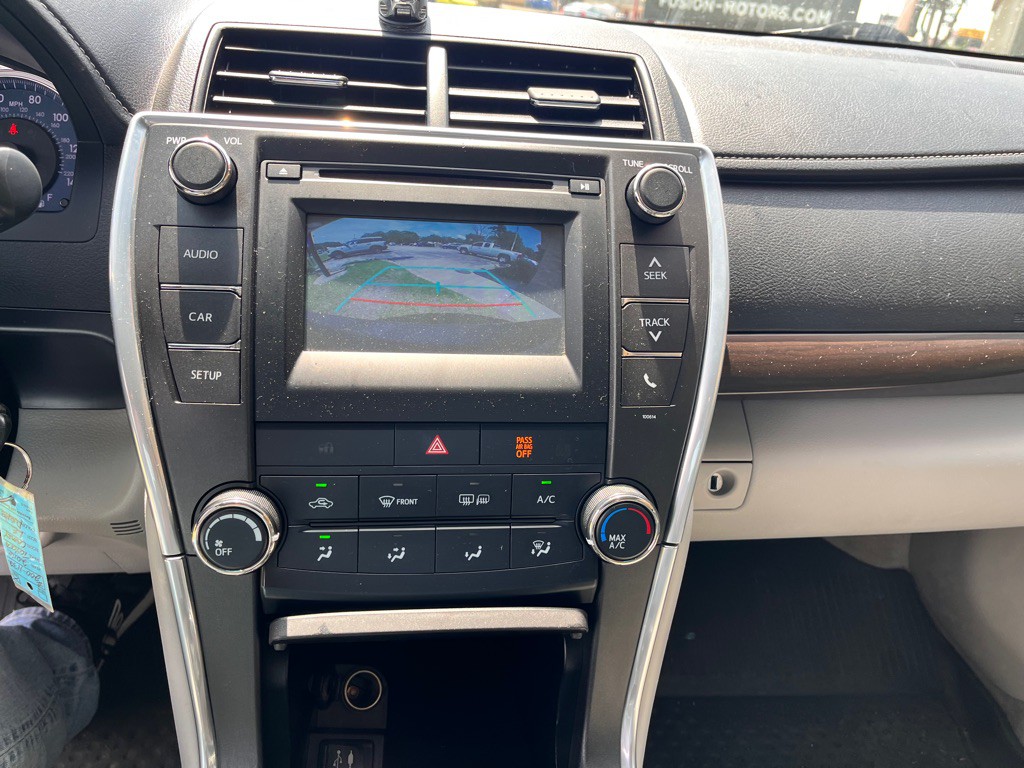 2016 Toyota Camry Image 15