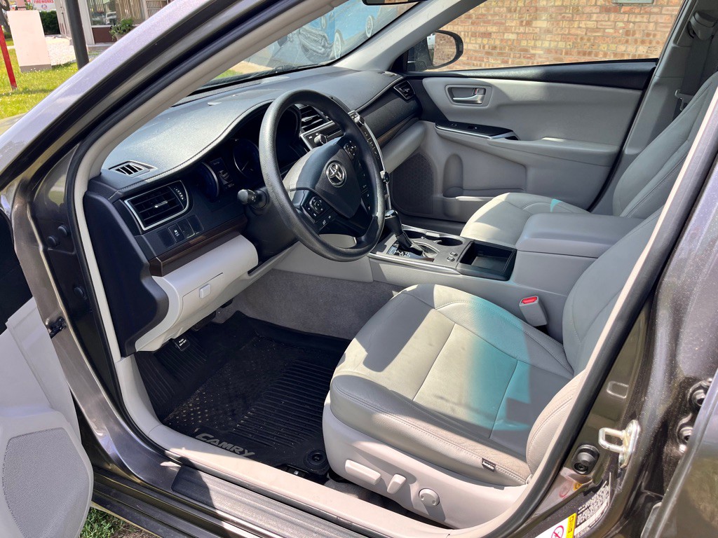 2016 Toyota Camry Image 17