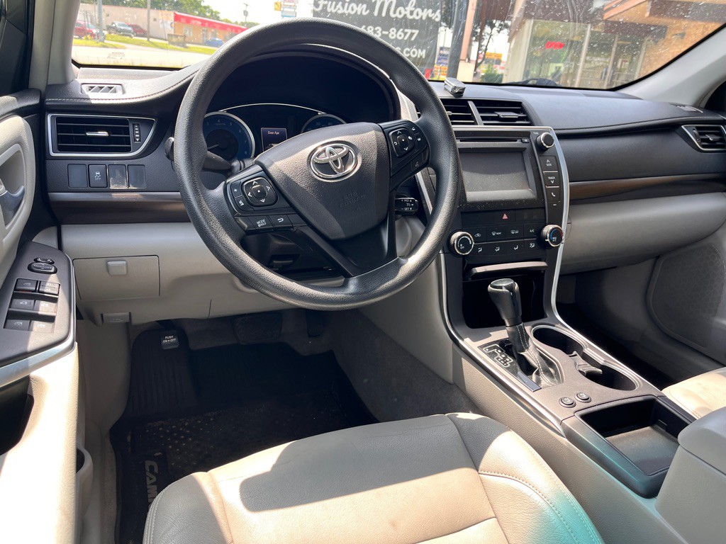 2016 Toyota Camry Image 23