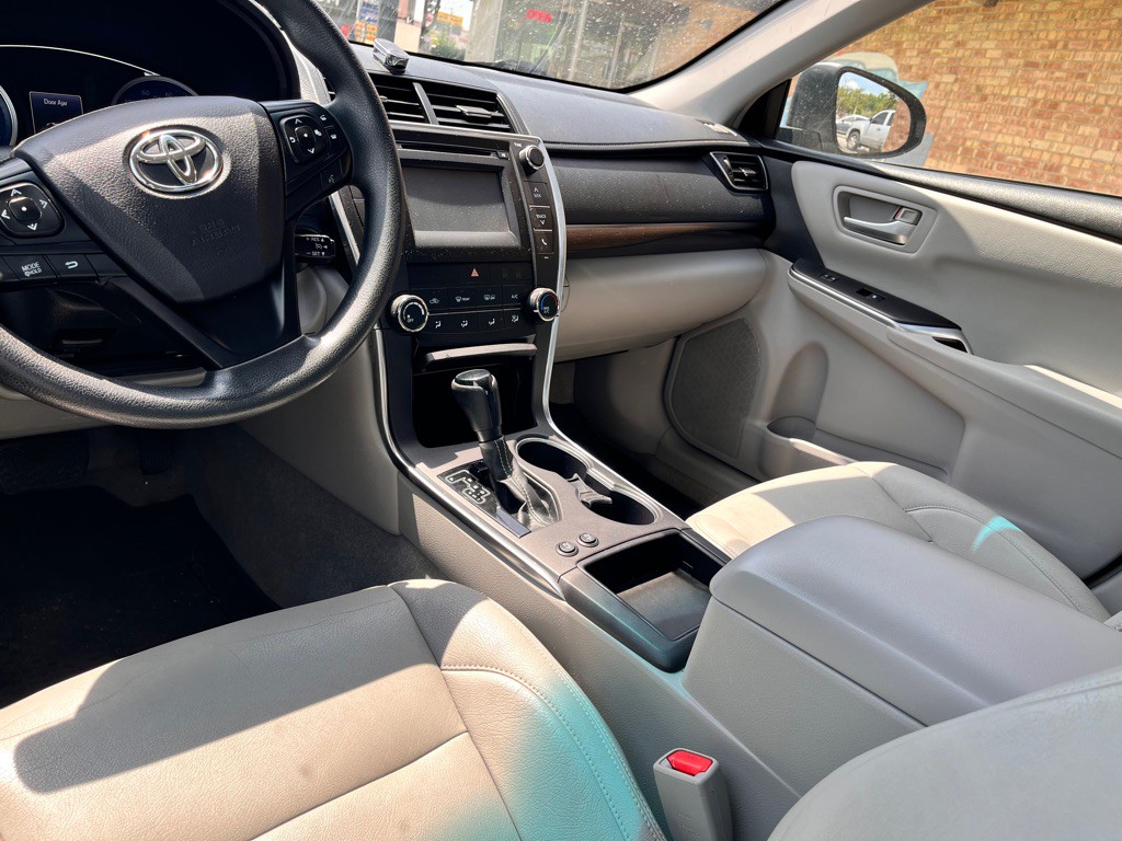 2016 Toyota Camry Image 24