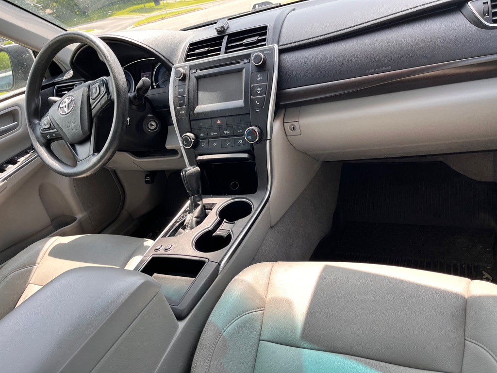 2016 Toyota Camry Image 26
