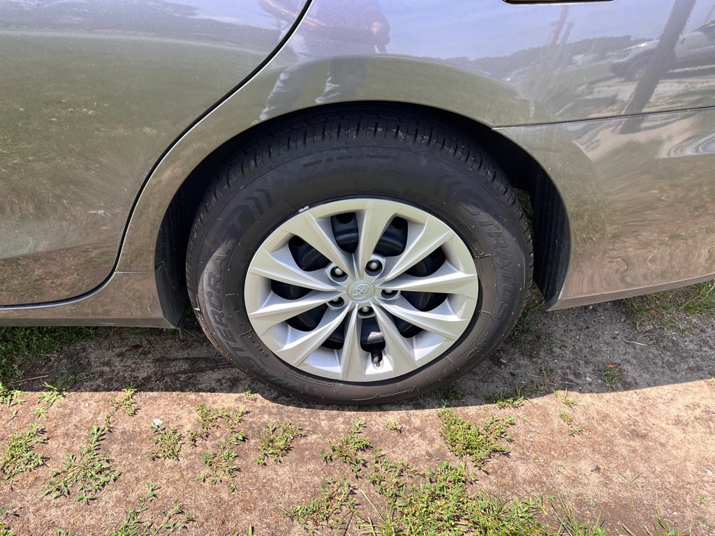 2016 Toyota Camry Image 33