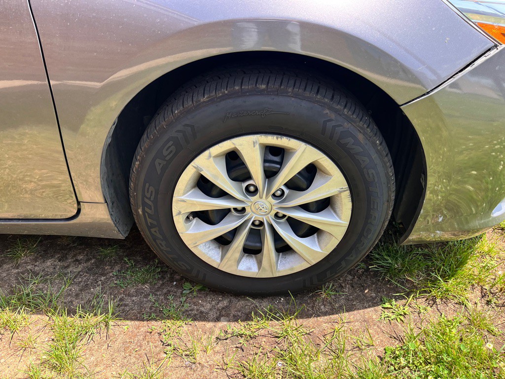 2016 Toyota Camry Image 35