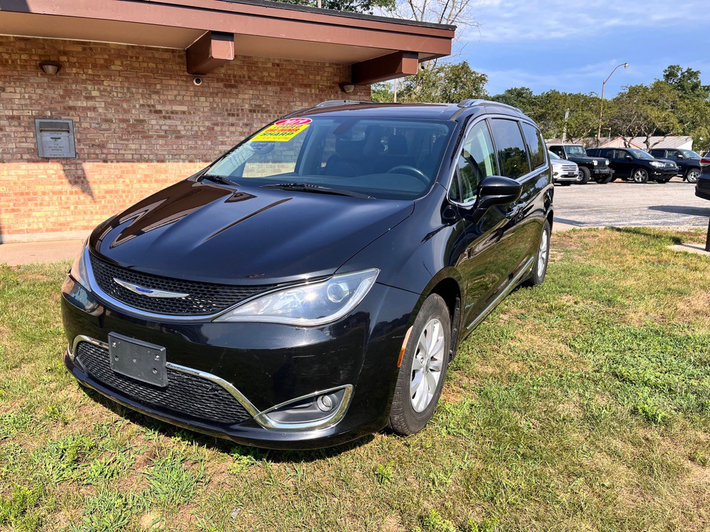 2019 Chrysler Pacifica Image 1