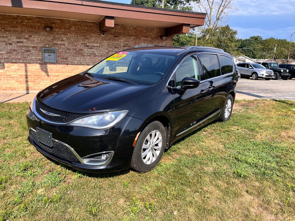 2019 Chrysler Pacifica Image 2