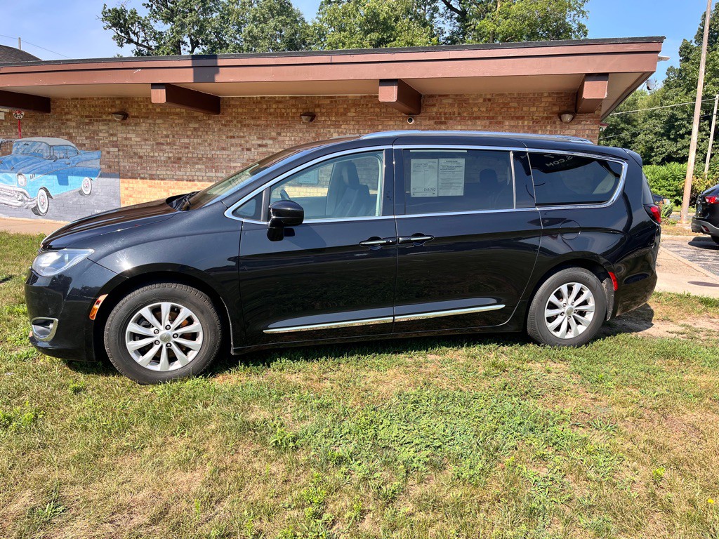 2019 Chrysler Pacifica Image 3