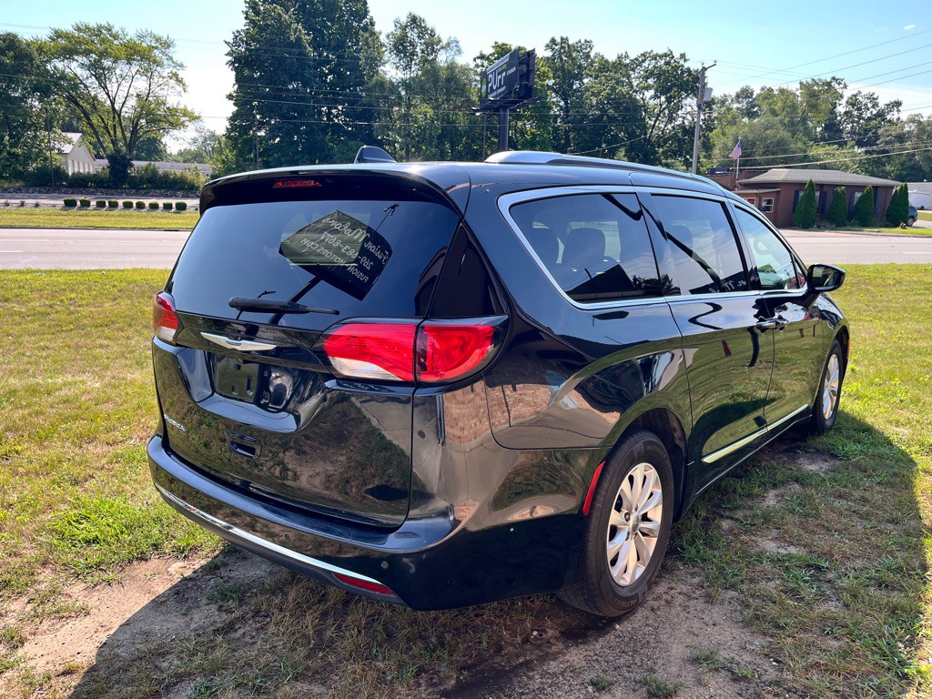 2019 Chrysler Pacifica Image 8