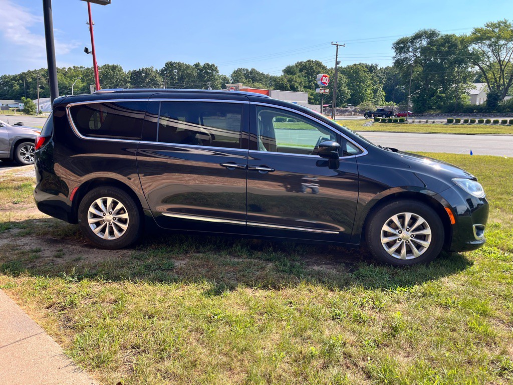 2019 Chrysler Pacifica Image 9