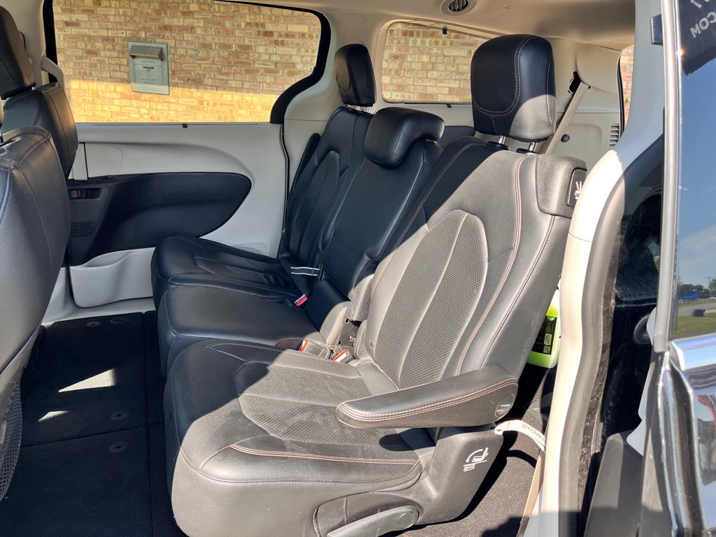 2019 Chrysler Pacifica Image 18
