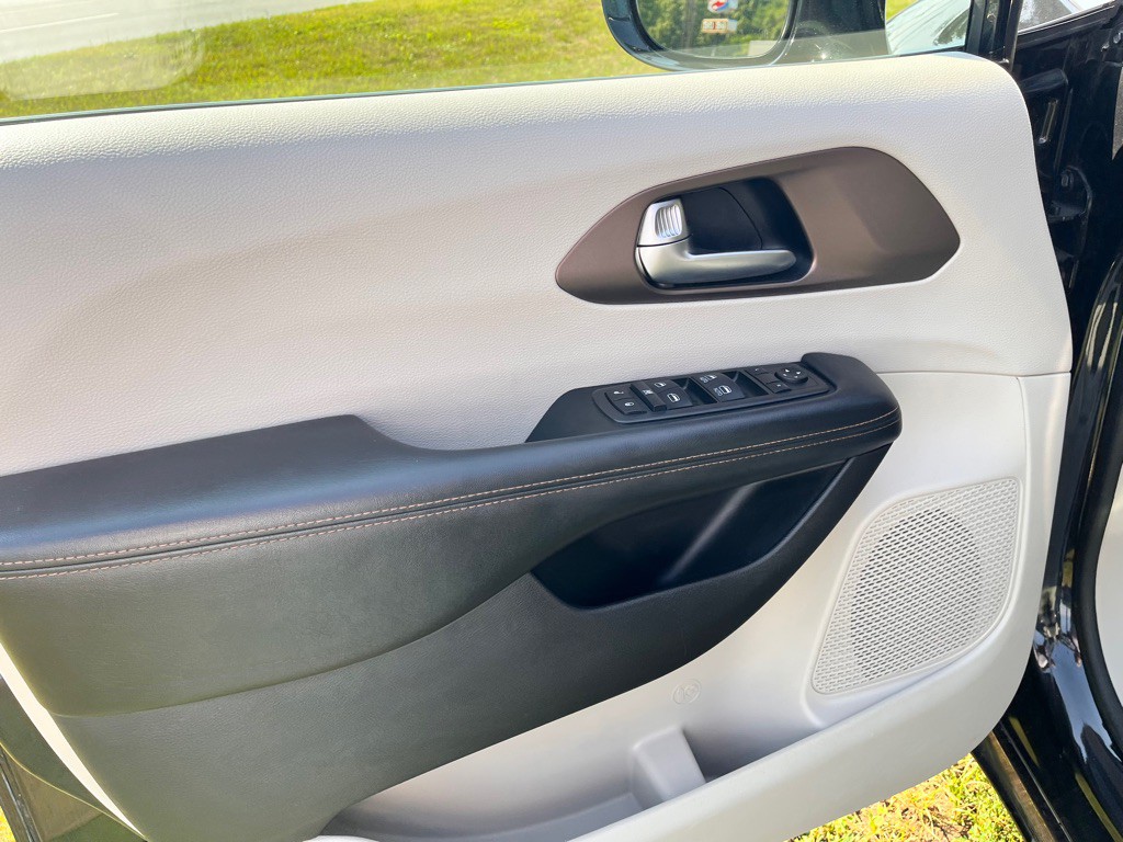 2019 Chrysler Pacifica Image 26
