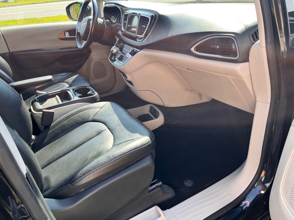 2019 Chrysler Pacifica Image 30
