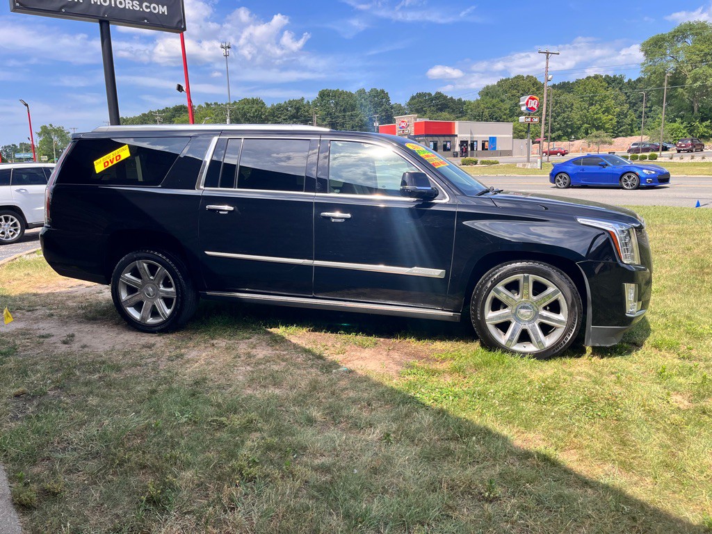 2015 Cadillac Escalade Image 10