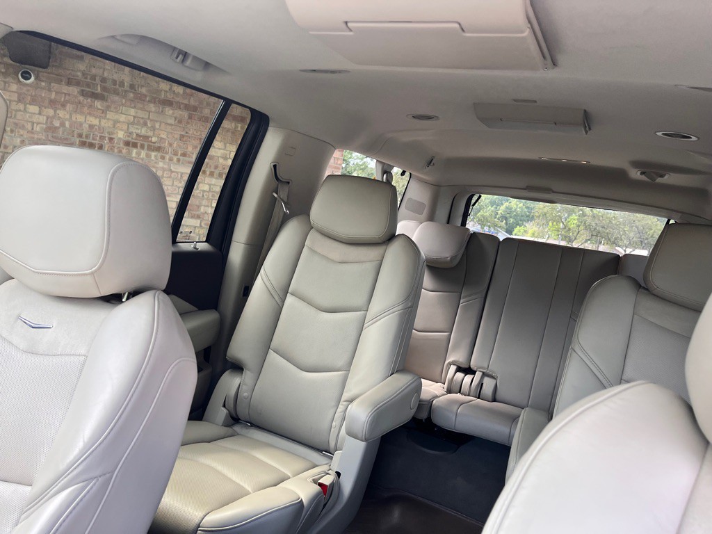 2015 Cadillac Escalade Image 16