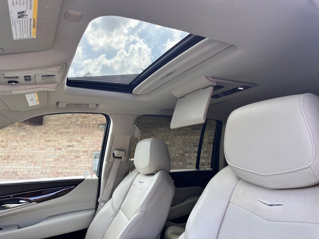 2015 Cadillac Escalade Image 17