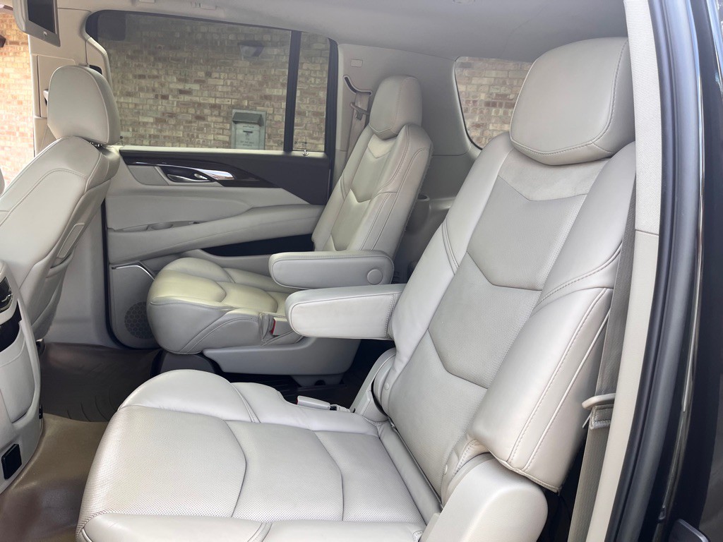2015 Cadillac Escalade Image 21