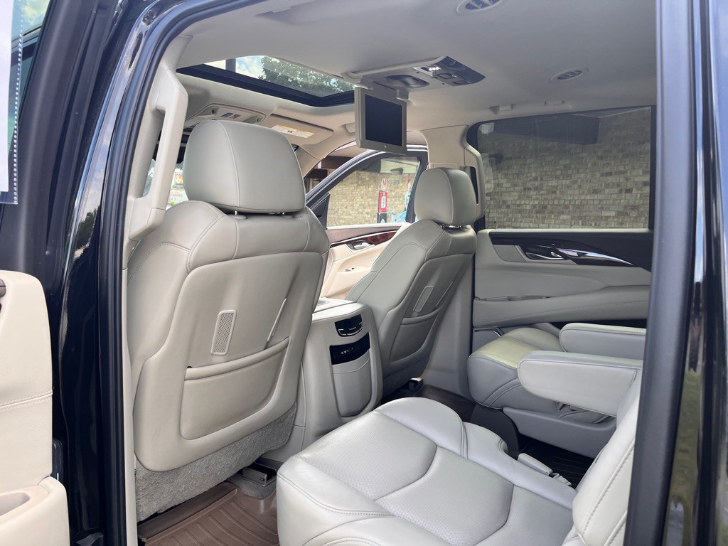 2015 Cadillac Escalade Image 23