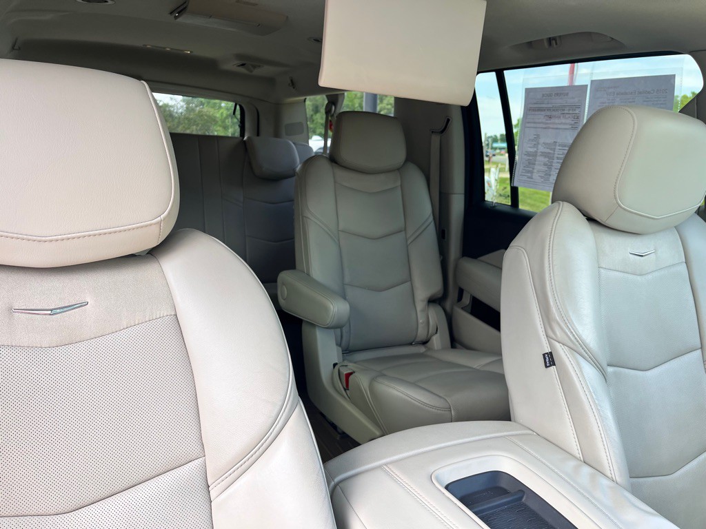 2015 Cadillac Escalade Image 24