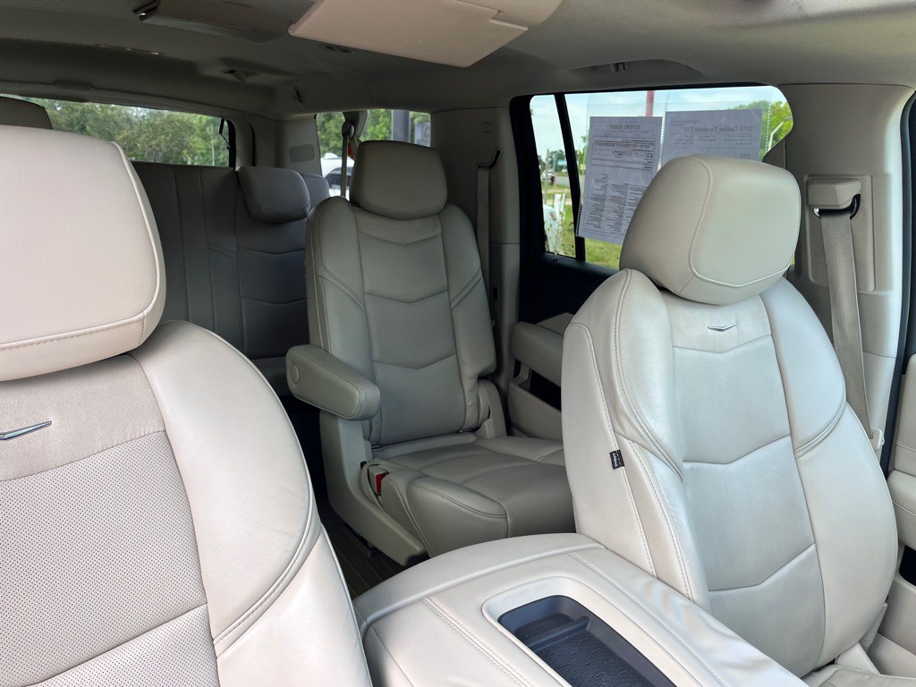 2015 Cadillac Escalade Image 25