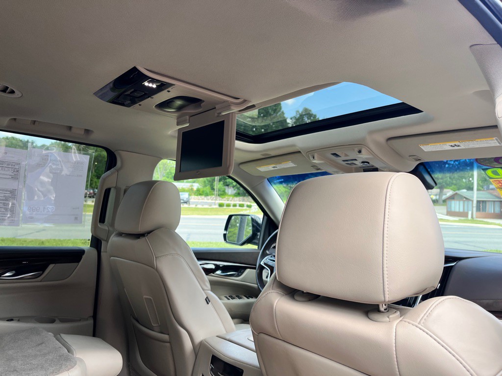 2015 Cadillac Escalade Image 28