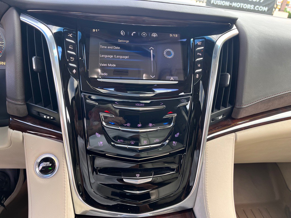 2015 Cadillac Escalade Image 38