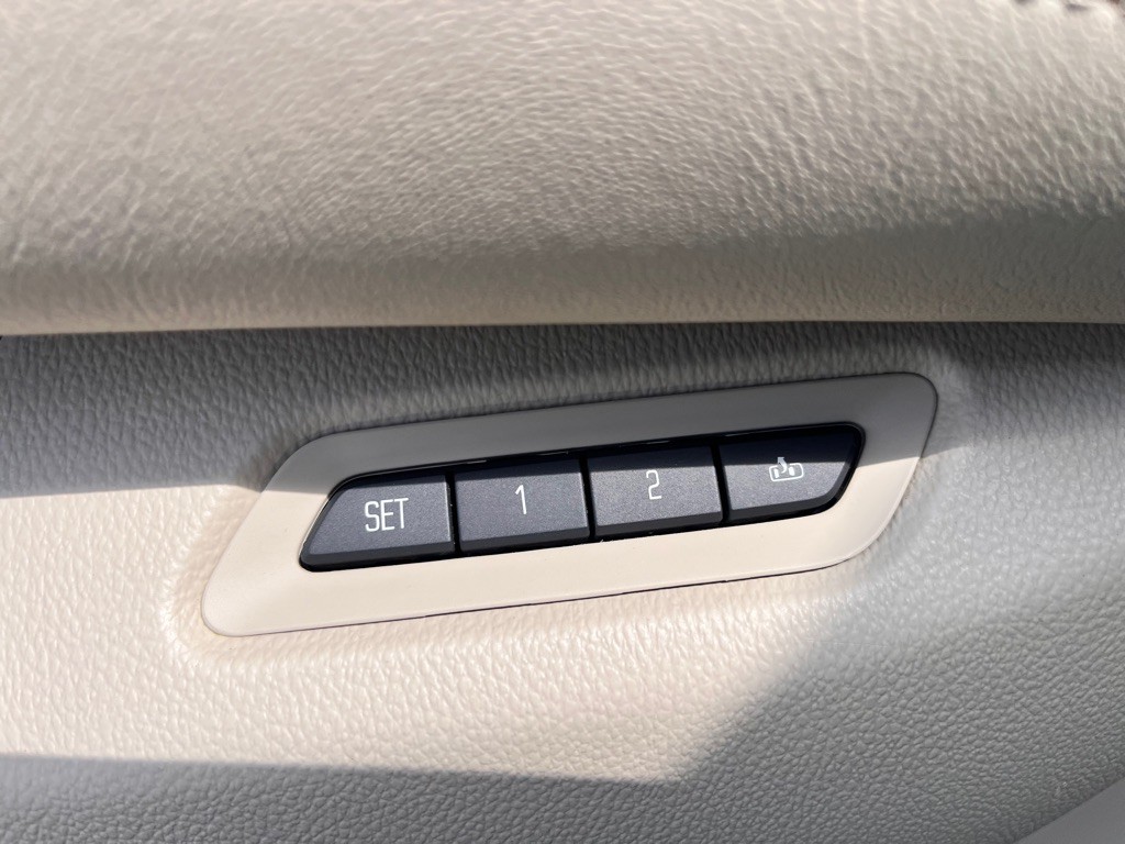 2015 Cadillac Escalade Image 42