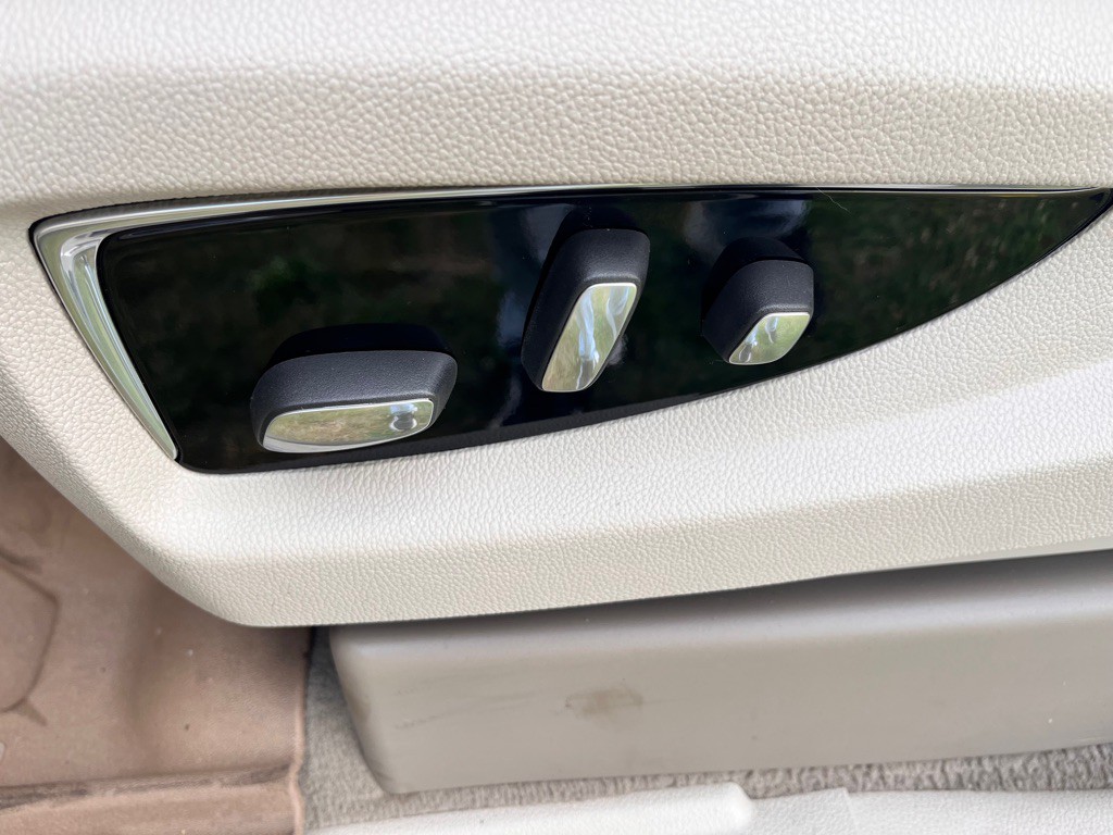 2015 Cadillac Escalade Image 44