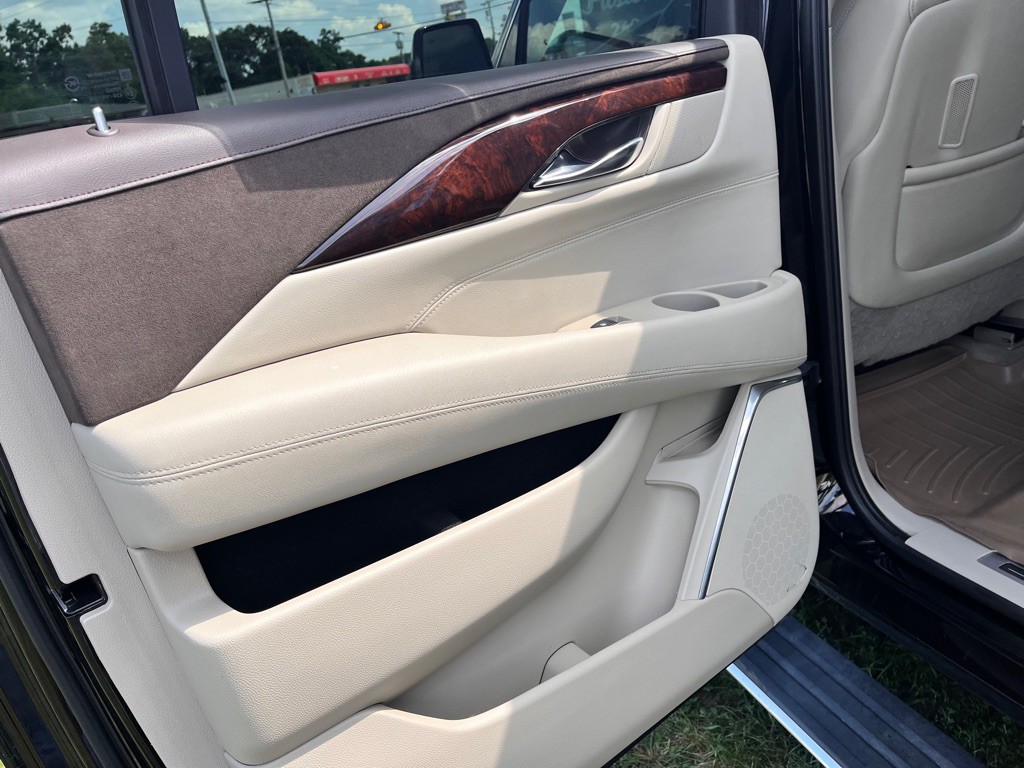 2015 Cadillac Escalade Image 45