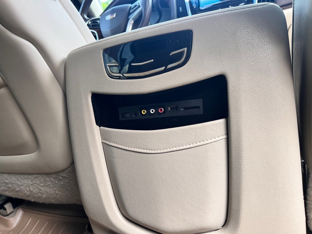 2015 Cadillac Escalade Image 47