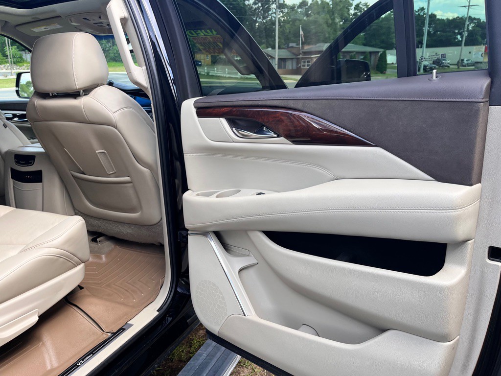 2015 Cadillac Escalade Image 48