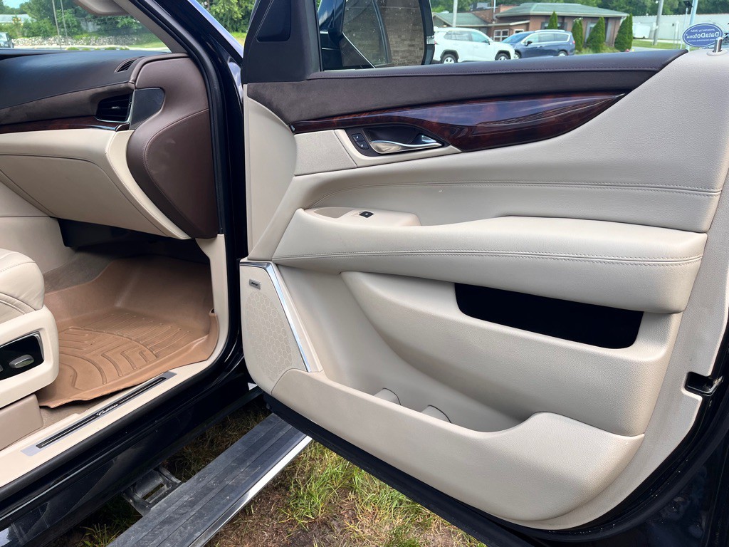 2015 Cadillac Escalade Image 53
