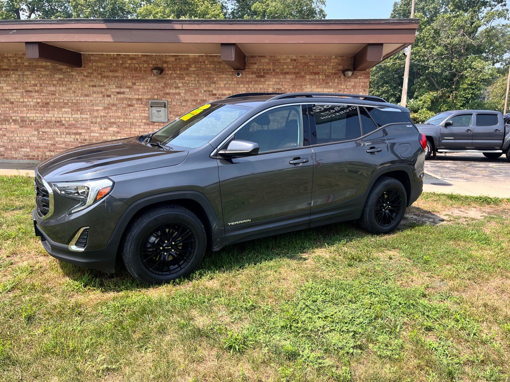 2020 GMC Terrain Image 2