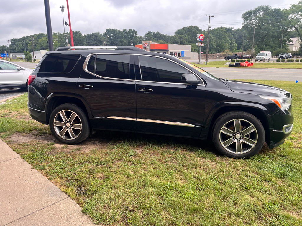 2017 GMC Acadia Image 8