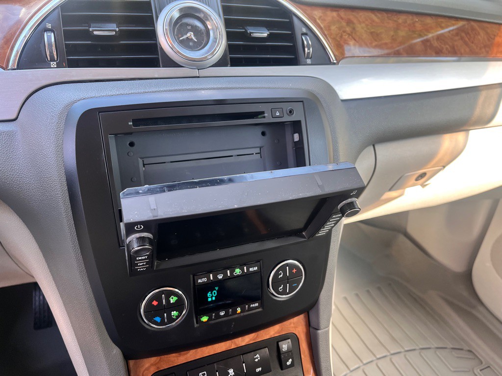 2011 Buick Enclave Image 34