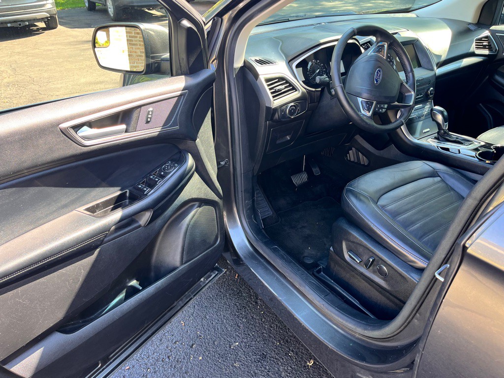 2017 Ford Edge Image 21