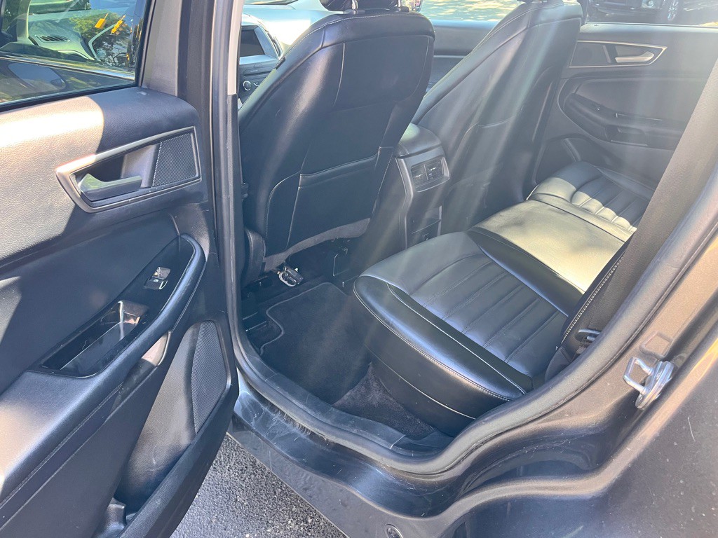 2017 Ford Edge Image 22