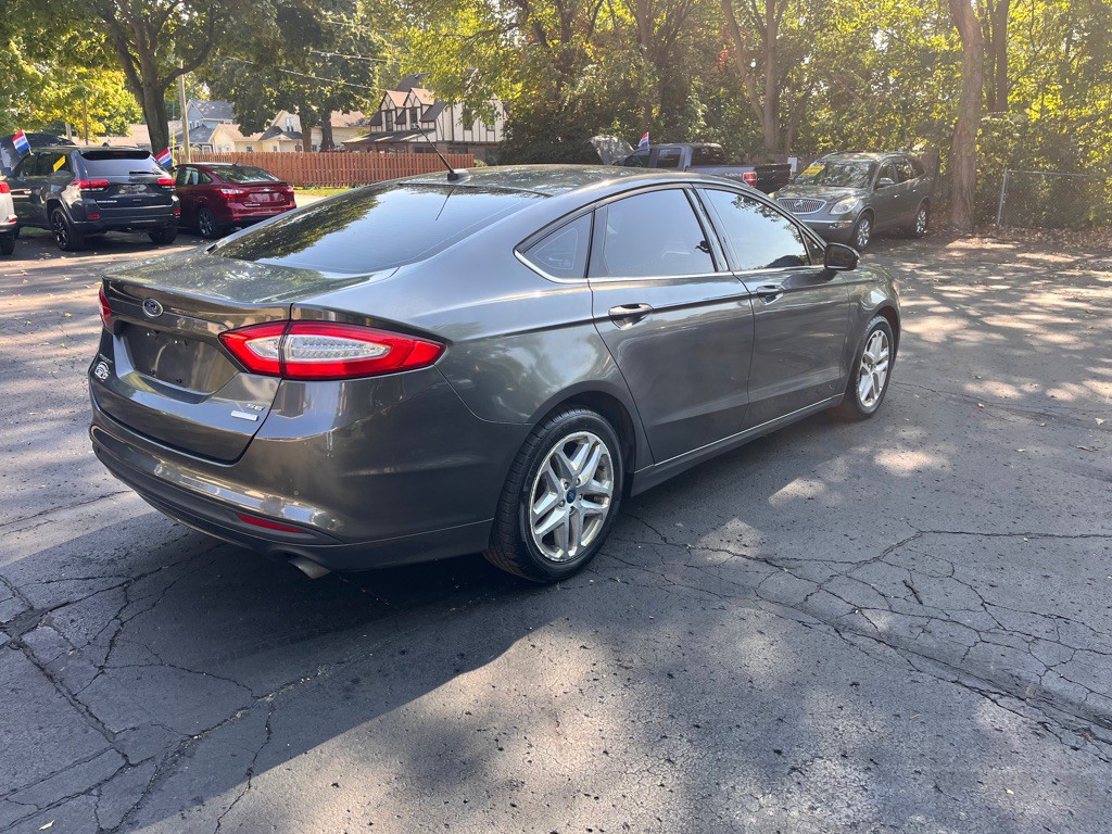 2016 Ford Fusion Image 1