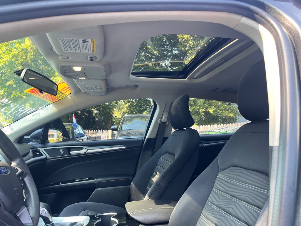 2016 Ford Fusion Image 17