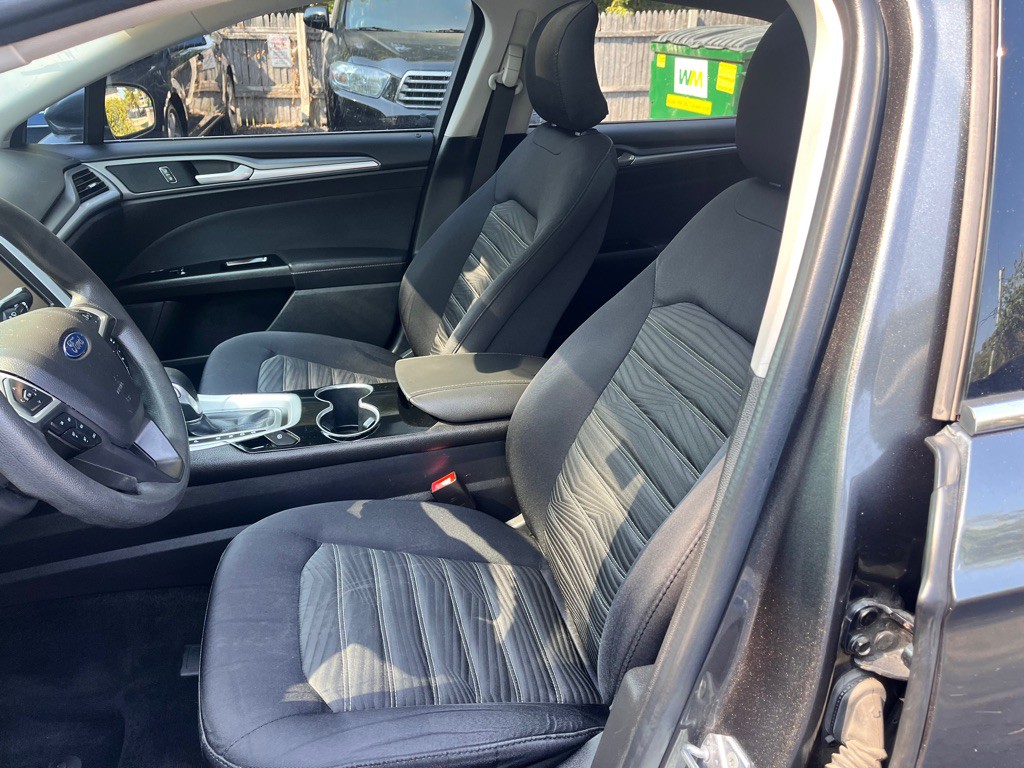 2016 Ford Fusion Image 18